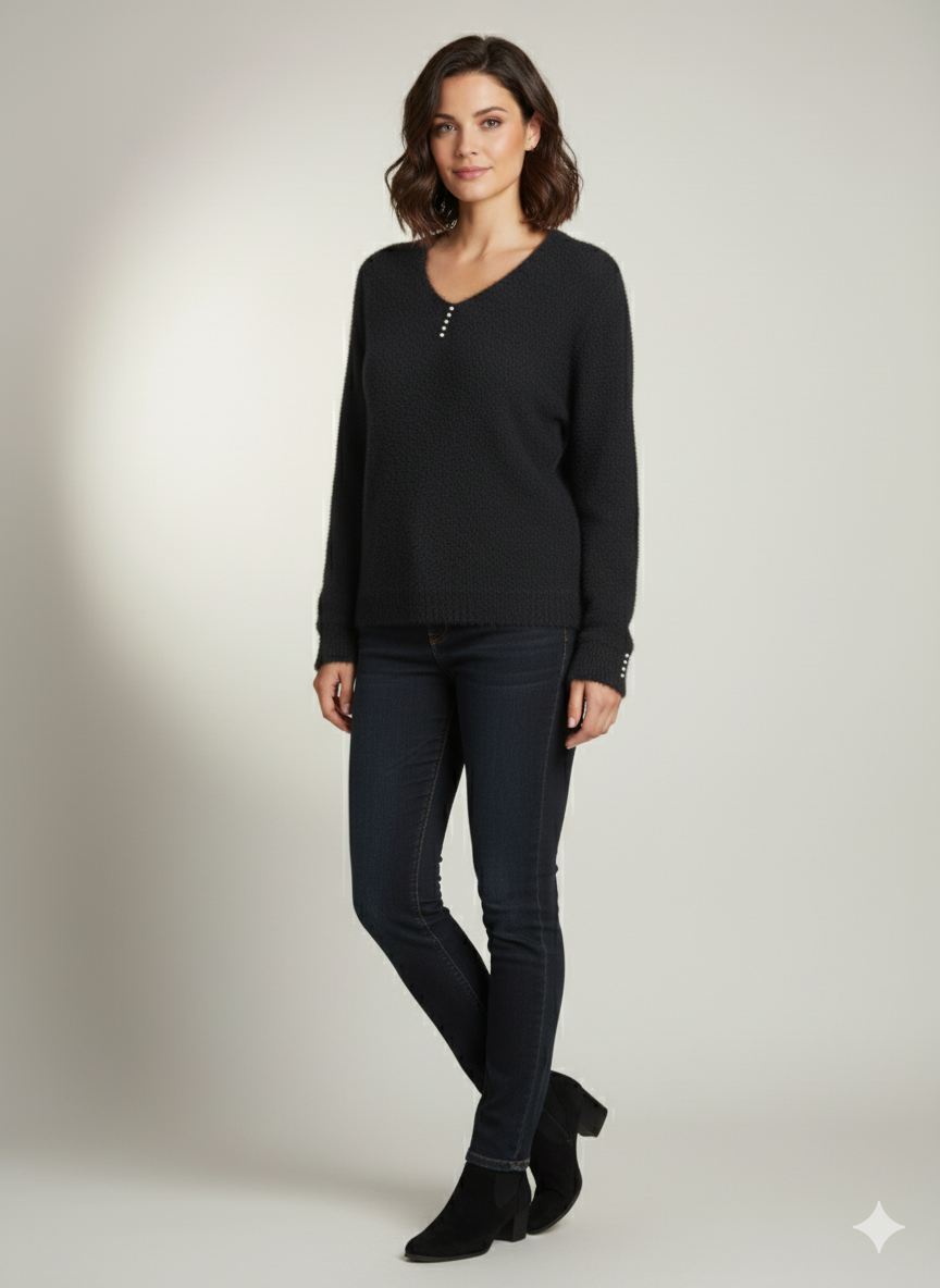 İnci Düğme Detaylı Yumuşacık V Yaka Siyah Kazak