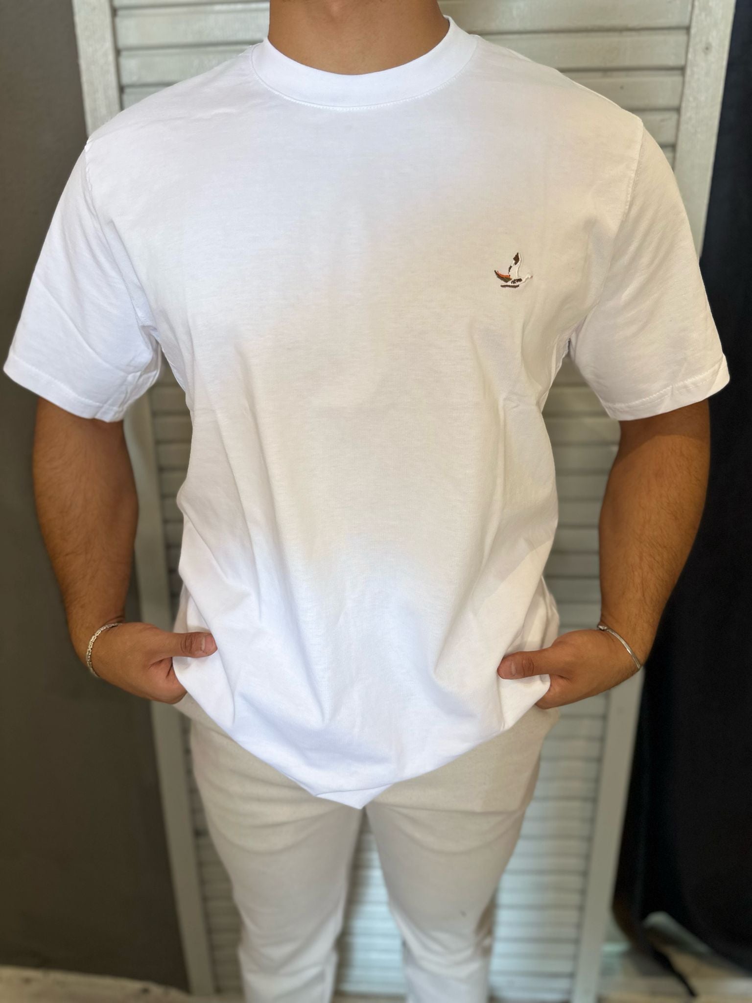Minimalist Logo Baskılı Beyaz Basic Tişört