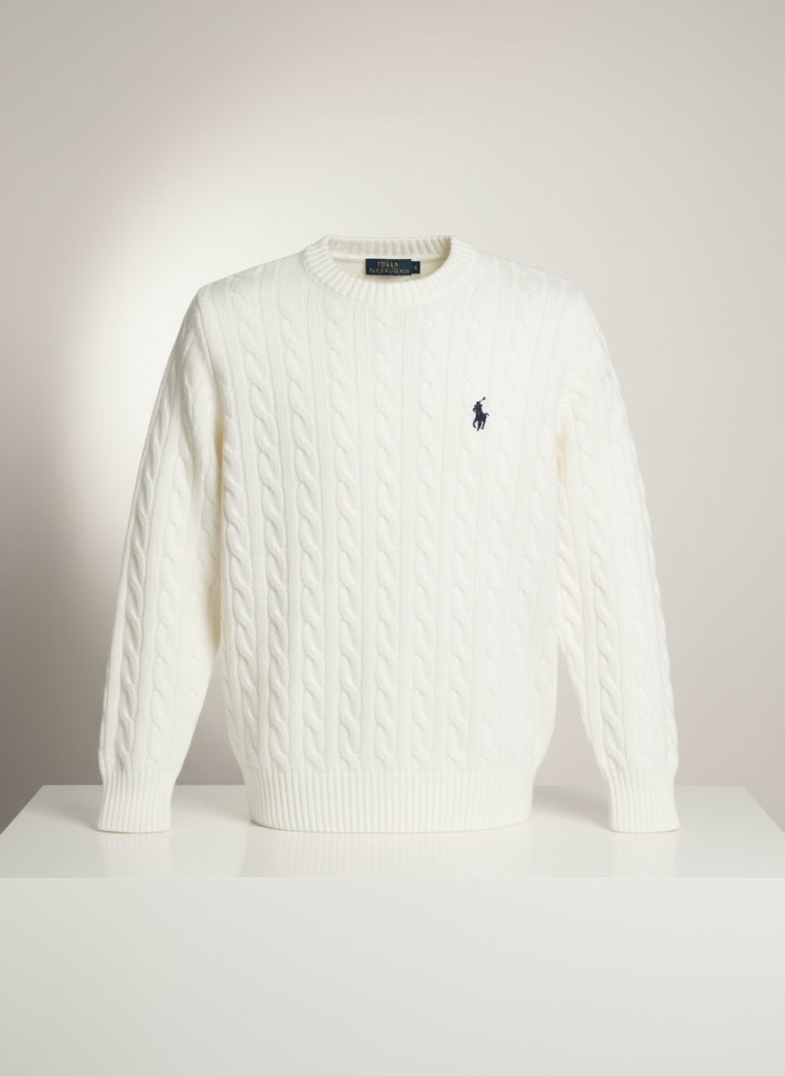 "Beyaz triko kazak profesyonel ürün görseli - Crux Giyim"