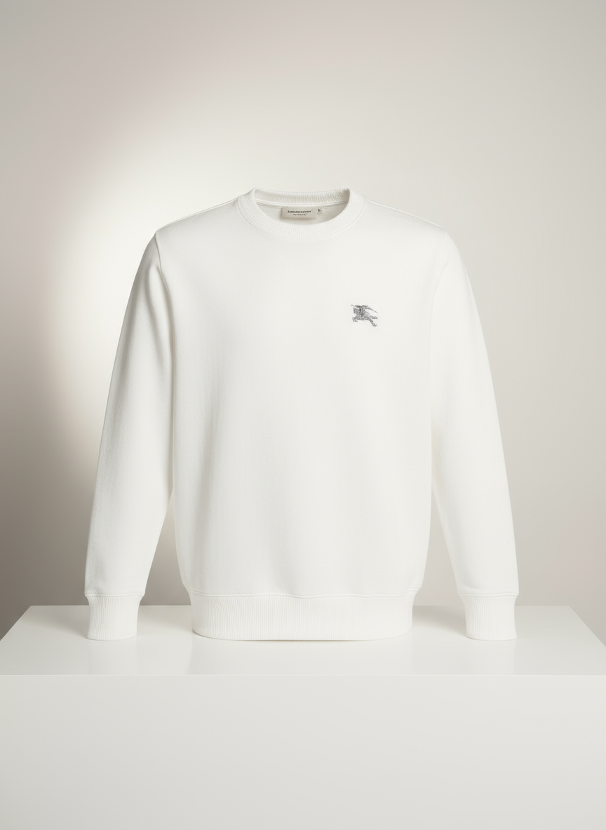  Beyaz basic sweatshirt profesyonel ürün görseli - Crux Giyim